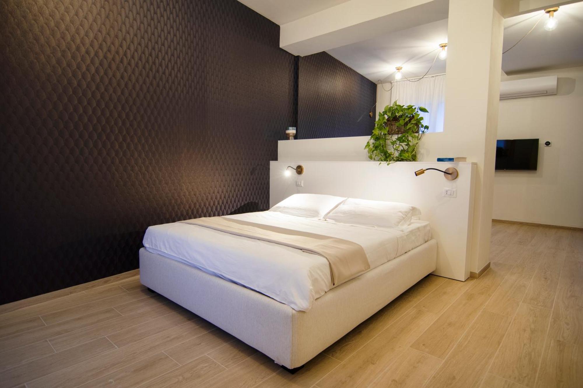 Gigi Suites&Apartments Stresa Bagian luar foto