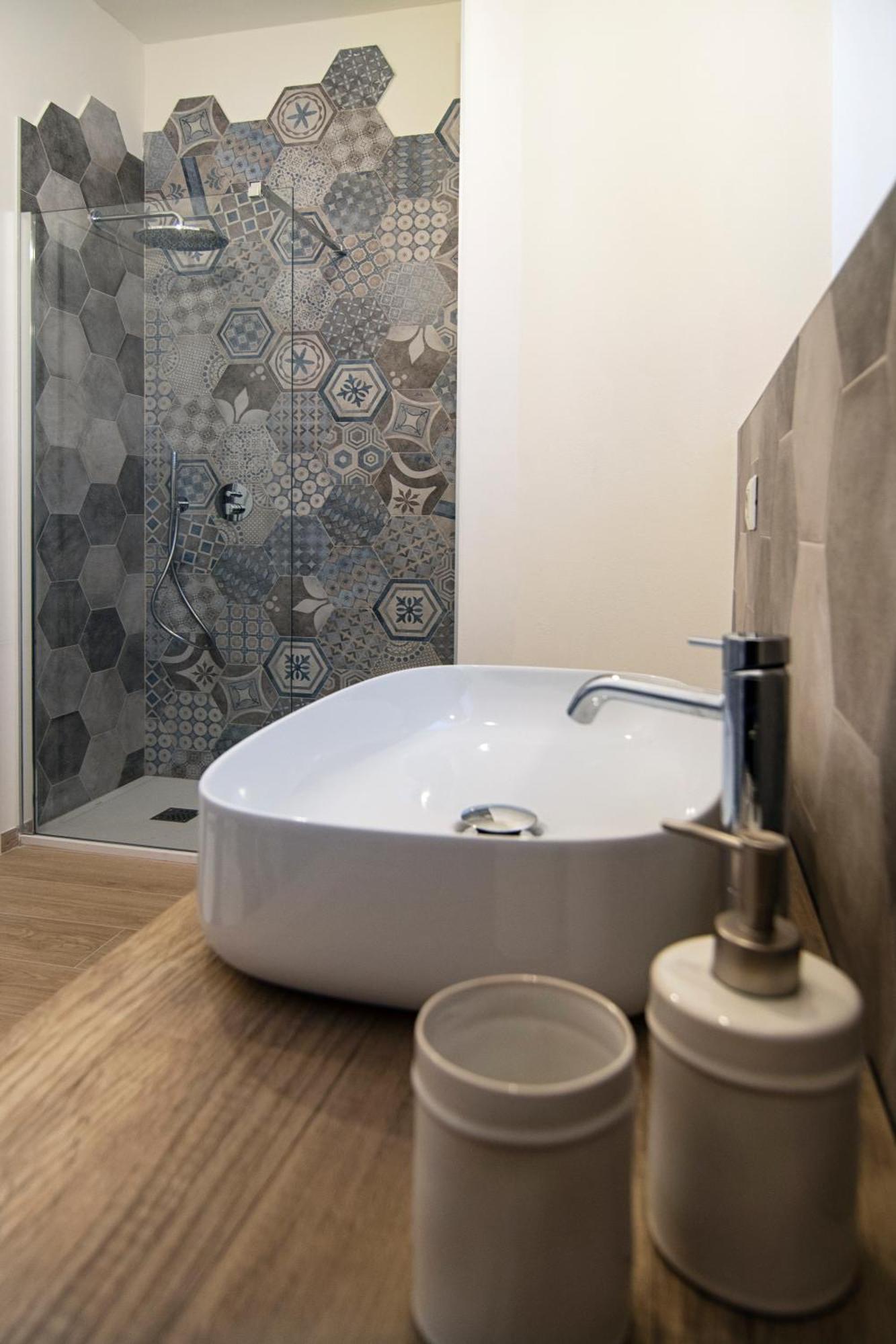 Gigi Suites&Apartments Stresa Bagian luar foto
